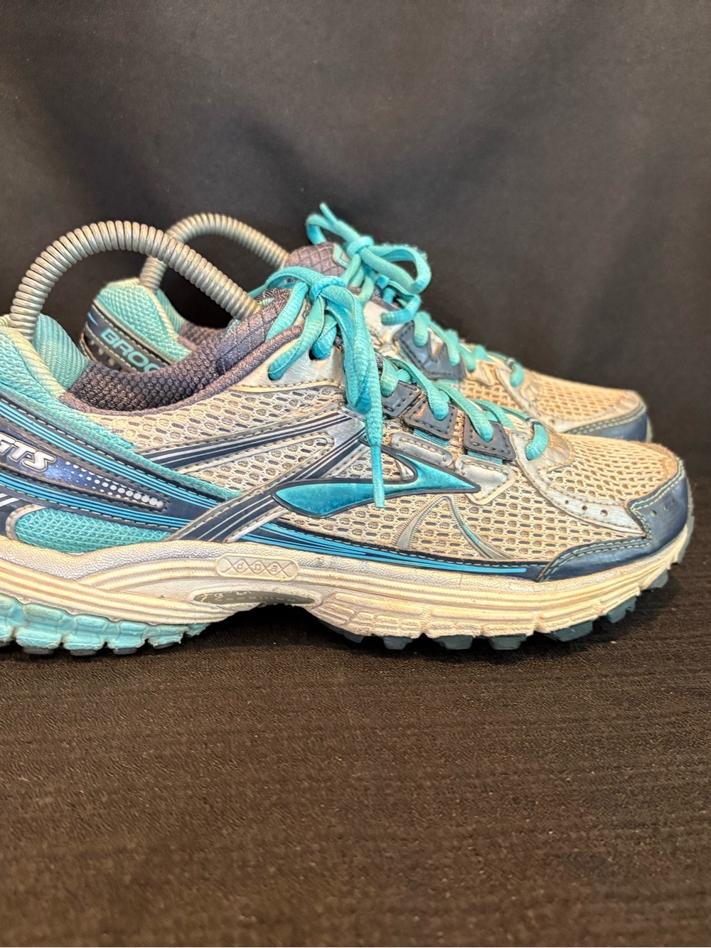 Brooks Adrenaline GTS 13 women's running shoes Size 9 Needs A Little Cleaning